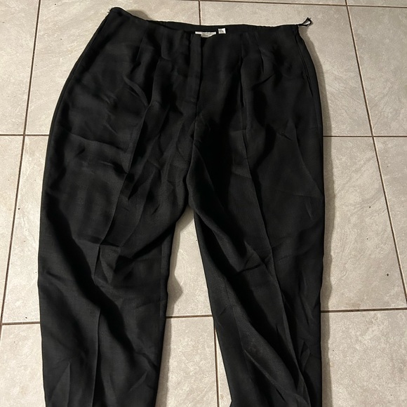 I am selling pants - Picture 3 of 3